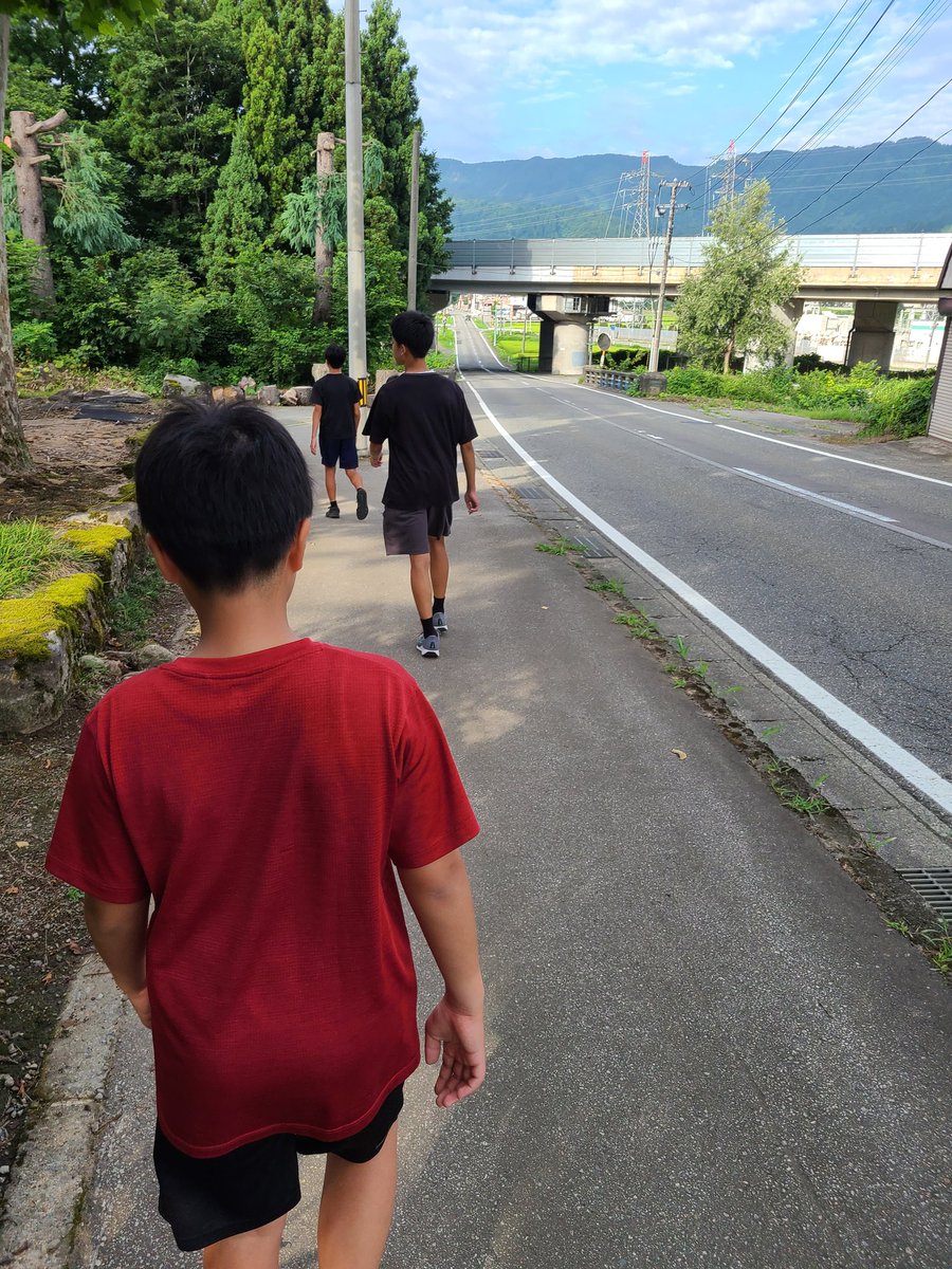 MarineBlueTS's tweet photo. おはようございます☀️
２日目の合宿が始まりました‼️
筋肉痛が残ってたり、まだ眠かったり、反応は色々ですが今日も頑張っていきます‼️ https://t.co/PbaxUrD7IY