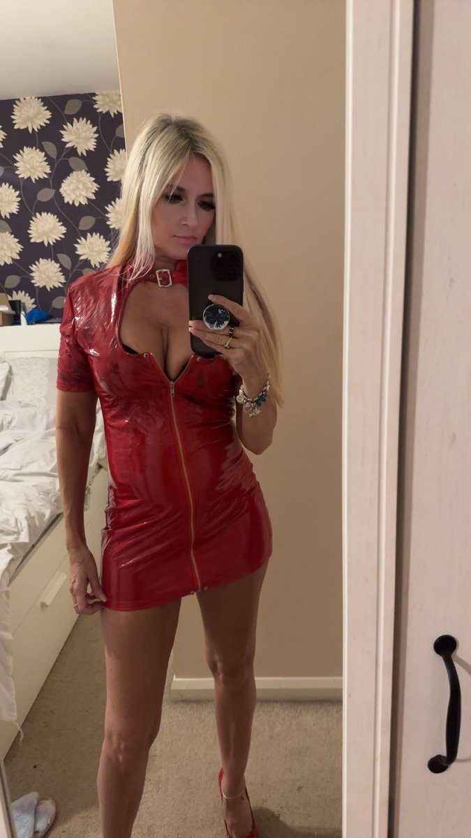cpfcblondie_09's tweet photo. #dropdeadred #reddress #fridayvibes https://t.co/jzIKhiAgAe
