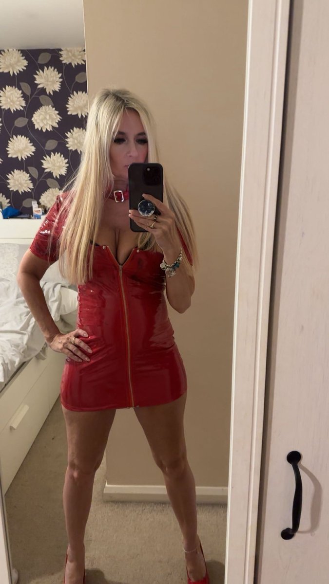 cpfcblondie_09's tweet photo. #dropdeadred #reddress #fridayvibes https://t.co/jzIKhiAgAe