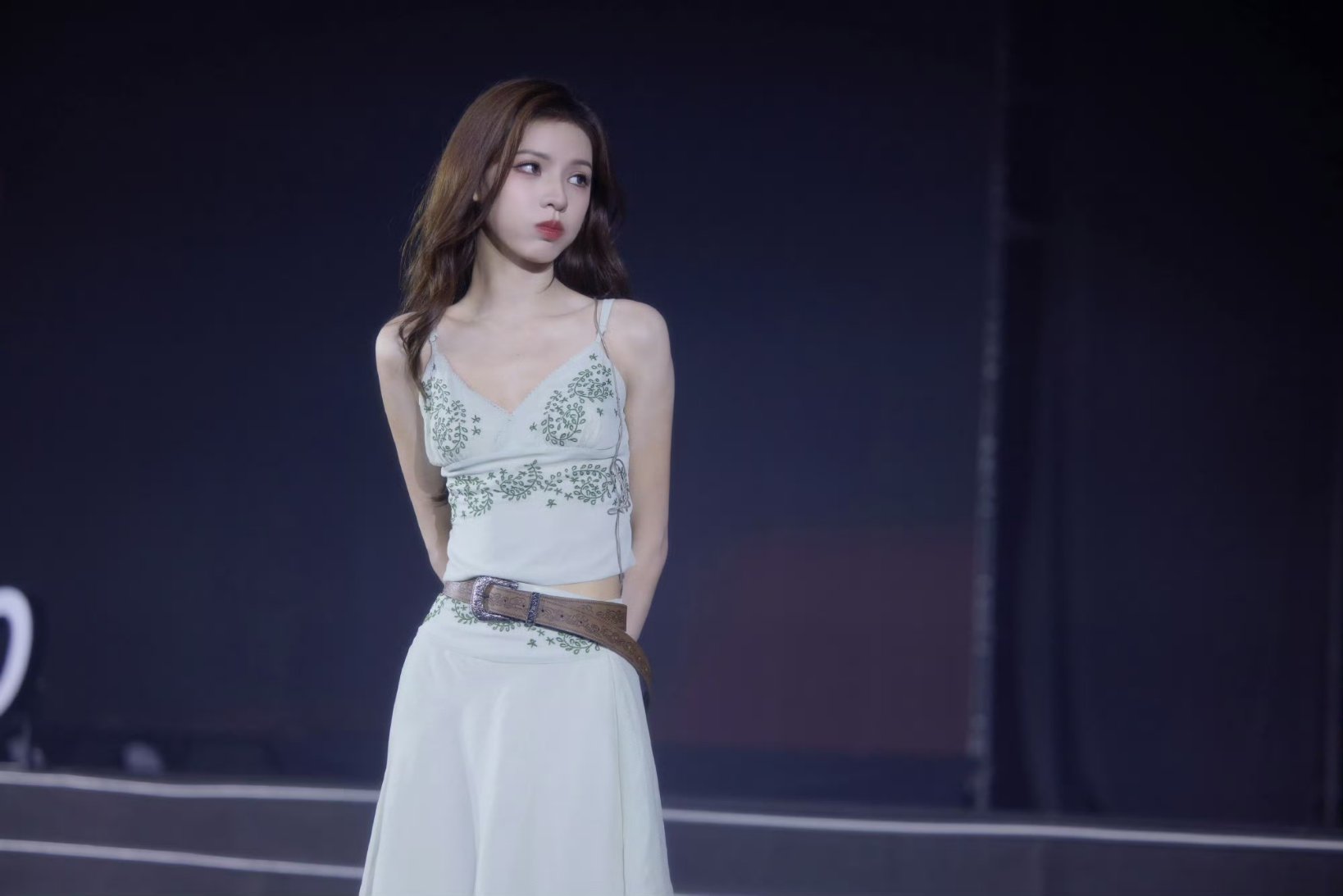 ザン・ホンビン●Zhang Hongbin●シルクスクリーン「笛を吹く少女」 Zhang Hongbin○ザン・ホンビン○シルクスクリーン「笛を吹く少女