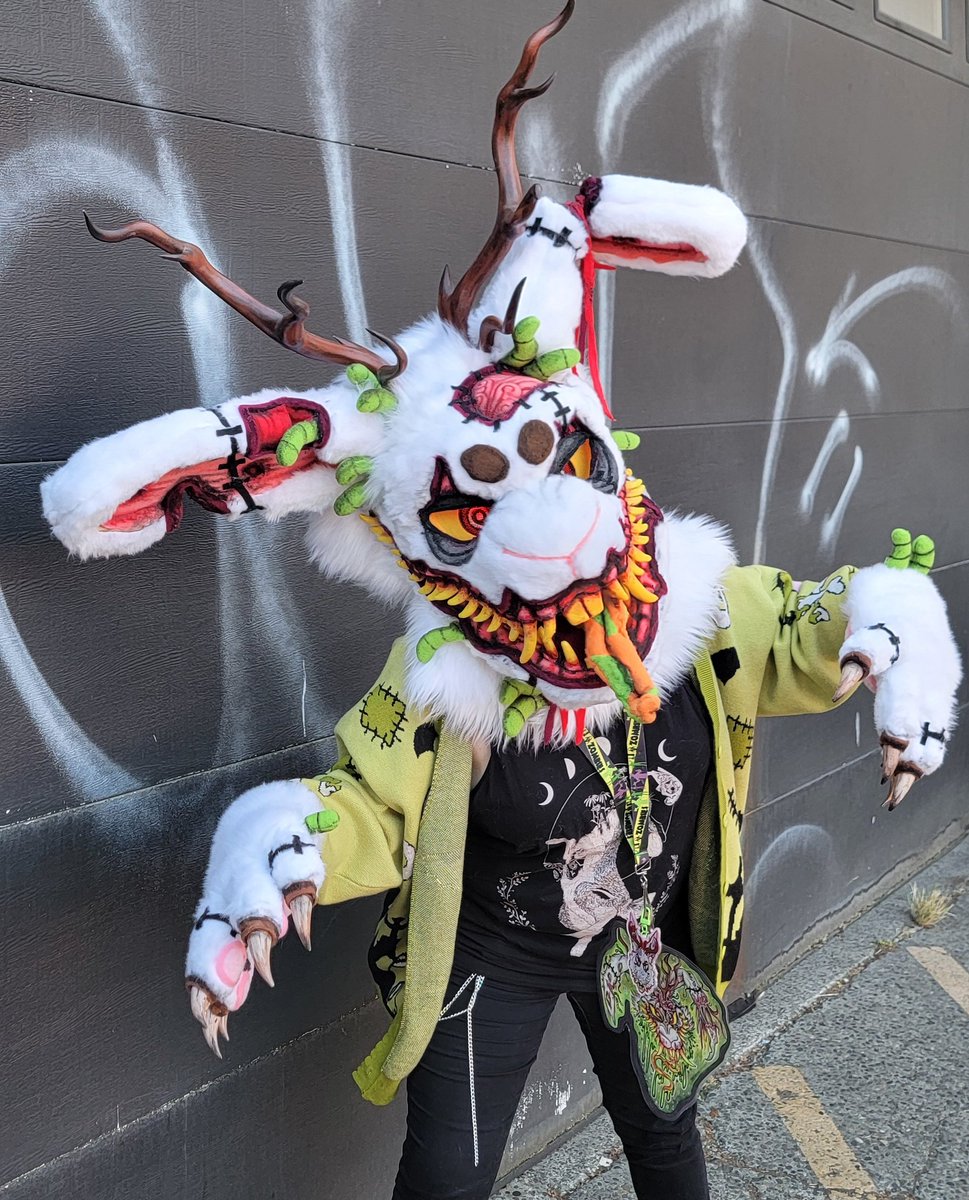 Happy #fursuitfriday from your local zombie ~

Is it Halloween yet??? 🎃 
📸- <a href="/voidhovnd/">ｖｏｉｄ</a>