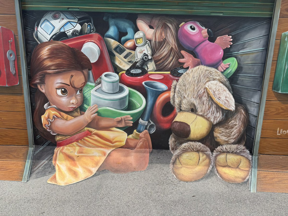 Art fix at <a href="/wynwoodwalls/">Wynwood Walls</a> 👏🕶️ always love seeing a <a href="/GREGMIKE/">GREG MIKE</a> 🎨