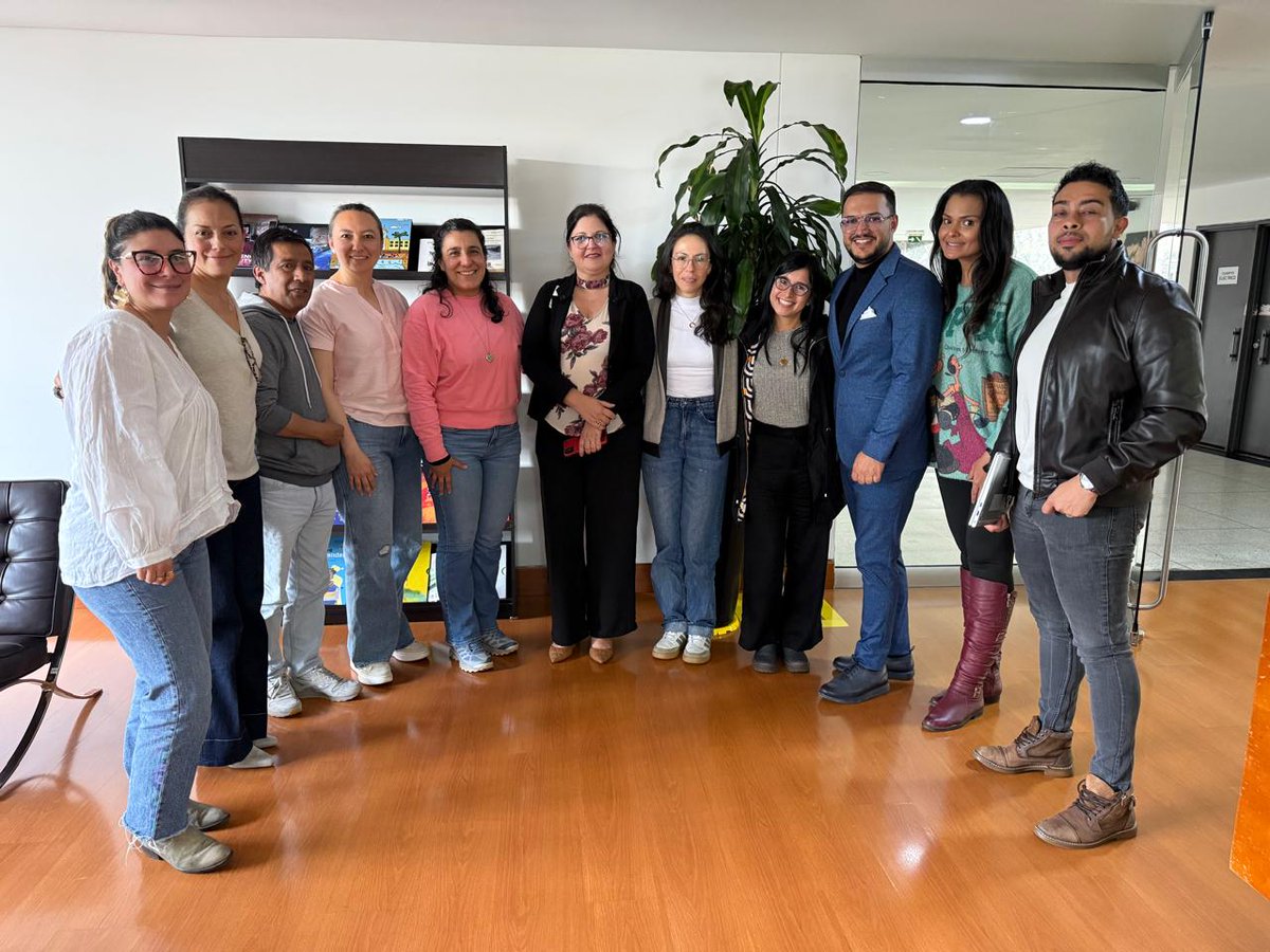 Representando a la Ministra de Educación de Cuba, <a href="/naimatrujillob/">Naima Ariatne Trujillo Barreto</a>,asistimos al acto protocolar de firma de convenio y conversaciones oficiales,entre el MINED🇨🇺 y el MEN🇨🇴.Se concretan alianzas en el área de Alfabetización de jóvenes,adultos y adultos mayores,entre ambos países.