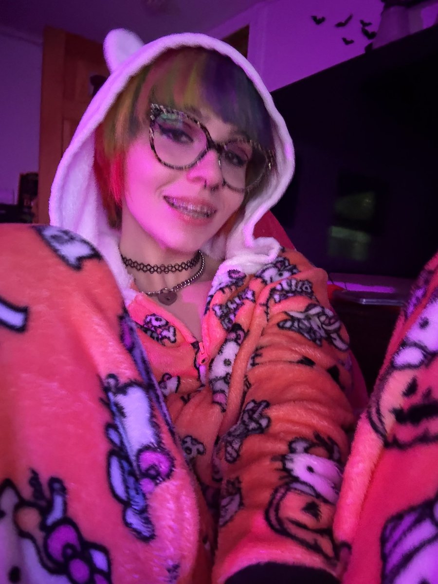 dutifuldolly's tweet photo. MERCILESSLY ABUSE MY LITTLE THROAT DADDY!! make me regret begging for it and being such a needy stupid bunny 24/7 😈hold my head all the way down on your cock while you cum even if it makes me gag and cry. I’m just a defenseless little toy 😵‍💫🌈✨ https://t.co/o29LR0v7R7