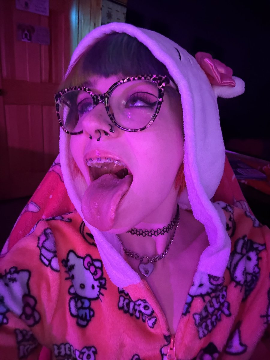 dutifuldolly's tweet photo. MERCILESSLY ABUSE MY LITTLE THROAT DADDY!! make me regret begging for it and being such a needy stupid bunny 24/7 😈hold my head all the way down on your cock while you cum even if it makes me gag and cry. I’m just a defenseless little toy 😵‍💫🌈✨ https://t.co/o29LR0v7R7