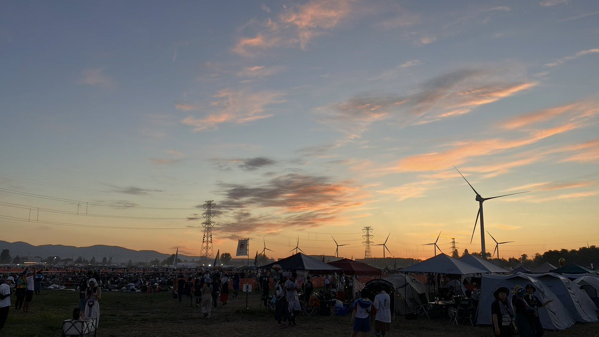 mori__jun's tweet photo. 初めてのライジングサンロックフェスティバルは、めちゃくちゃ楽しかった！
相当歩いたけど、子供達も頑張ってくれました！
パパの体力があればもっとライブ見れたけど、途中ワゴンが壊れてしまい移動に難が出てしまった涙
また行きたいなぁ https://t.co/ciAGRKAC2B