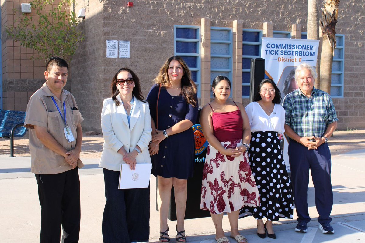 Esta mañana, la Cónsul <a href="/PatriciaCortesG/">Patricia Cortes Guadarrama</a>, en conjunto con aliados <a href="/ClarkCountySch/">CCSD</a> , <a href="/NVLatinoLeg/">Nevada Latino Legislative Caucus</a> , acudieron a la escuela primaria Manny Cortez, con el propósito de reafirmar que las escuelas son entornos seguros para los niños, y sus familias.

Durante el encuentro con medios