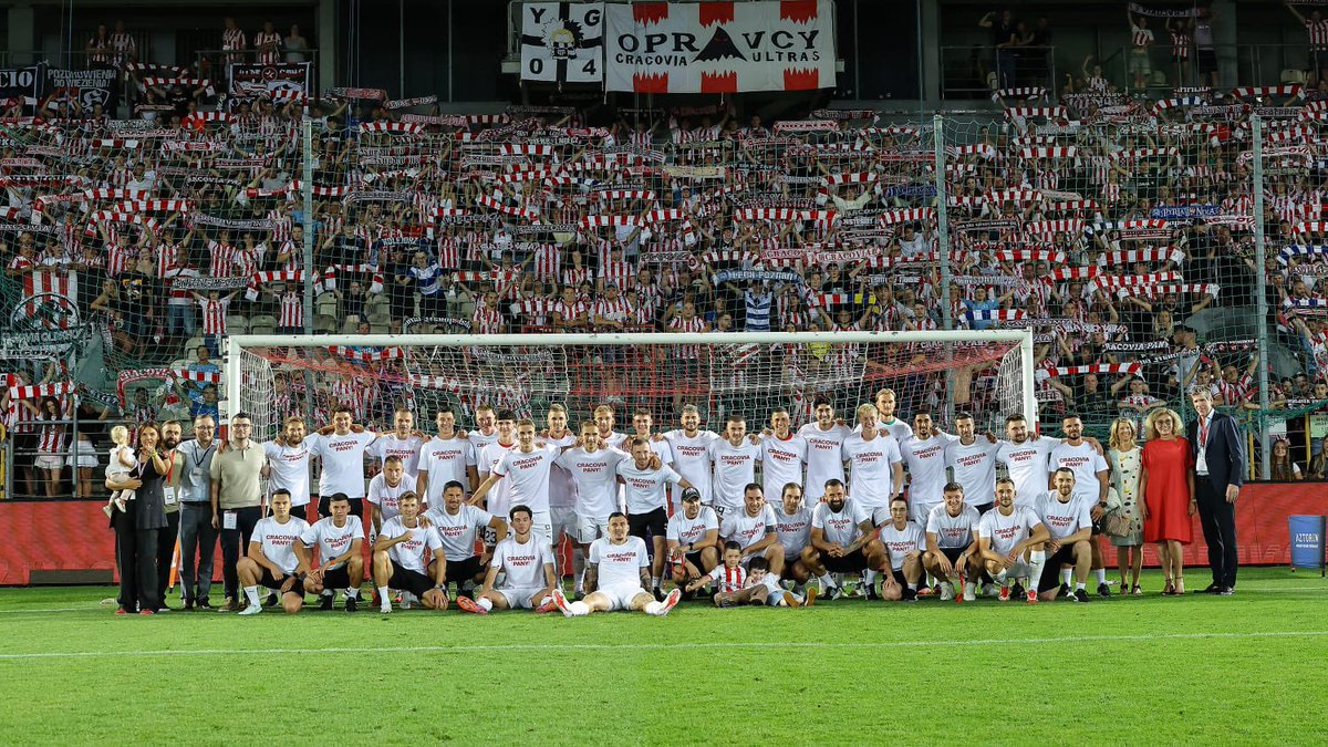 KSCracoviaSA's tweet photo. CRACOVIA PANY! ⚪️🔴 https://t.co/ONEqmw3ooy
