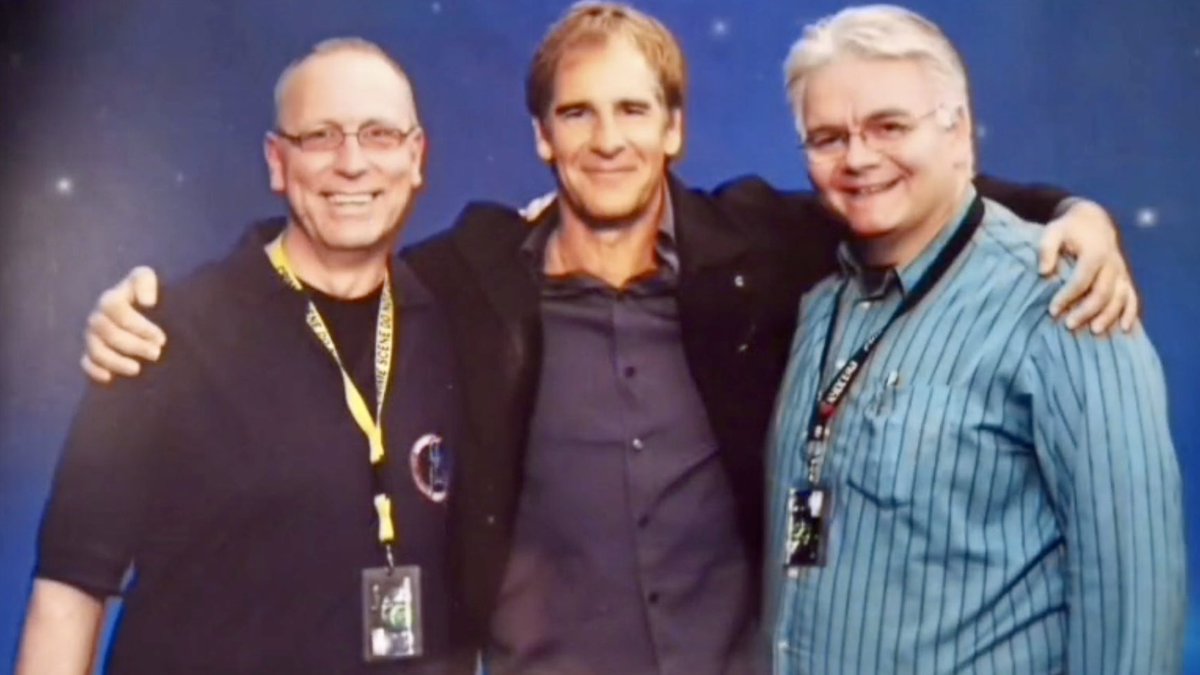 Eberswalde1701's tweet image. Frank und Joachim haben insgesamt über 500 Tage auf der #FedCon verbracht, von Nummer 3 (München/1995) bis aktuell 33 (Bonn/2025) sind sie dabei gewesen. #TrekSplits-Ausgabe 130 passt also perfekt, um auf 30 Jahre #StarTrek-Convention-Erlebnisse zurückzublicken. #StarTrek60