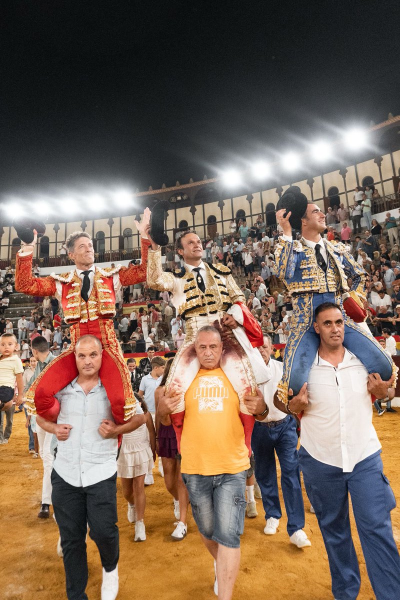 📸📸 𝗜𝗠𝗔𝗚𝗘𝗡 𝗗𝗘𝗟 𝗗𝗜́𝗔

👏🏻 Triple puerta grande en Almendralejo