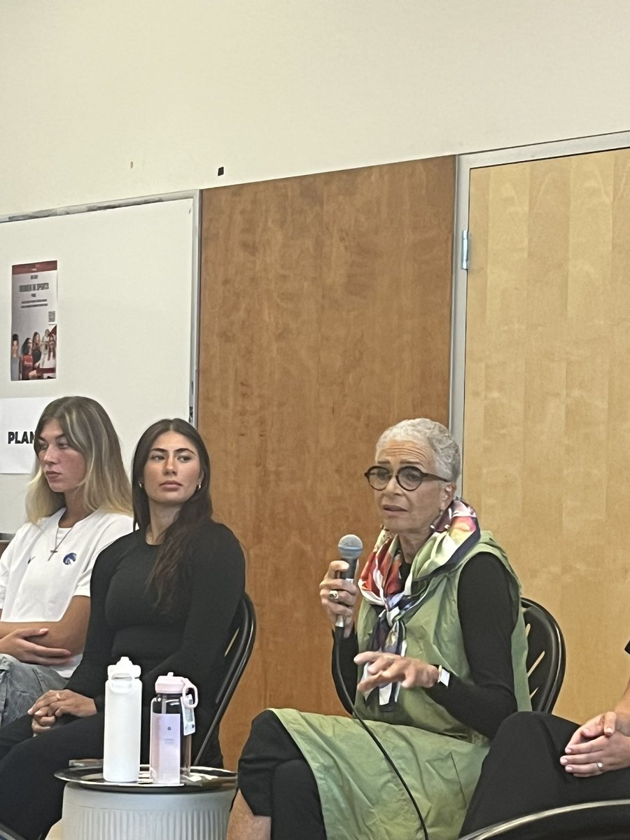 Olympian and educator Valerie Jerome sharing her very personal story about growing up in North Vancouver and how athletics was her place of joy. Diverse conversations happening at the 604 Full Court Culture.
#WNBACanada 
#EmpoweringSport