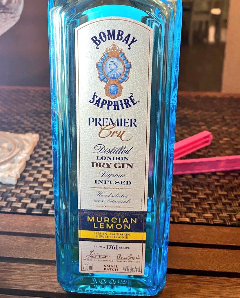 🍋 Murcian lemon oiga...

Ginebra con limones🍋🍋🍋🍋 de la Huerta de Murcia.

¿Un gin tonic?