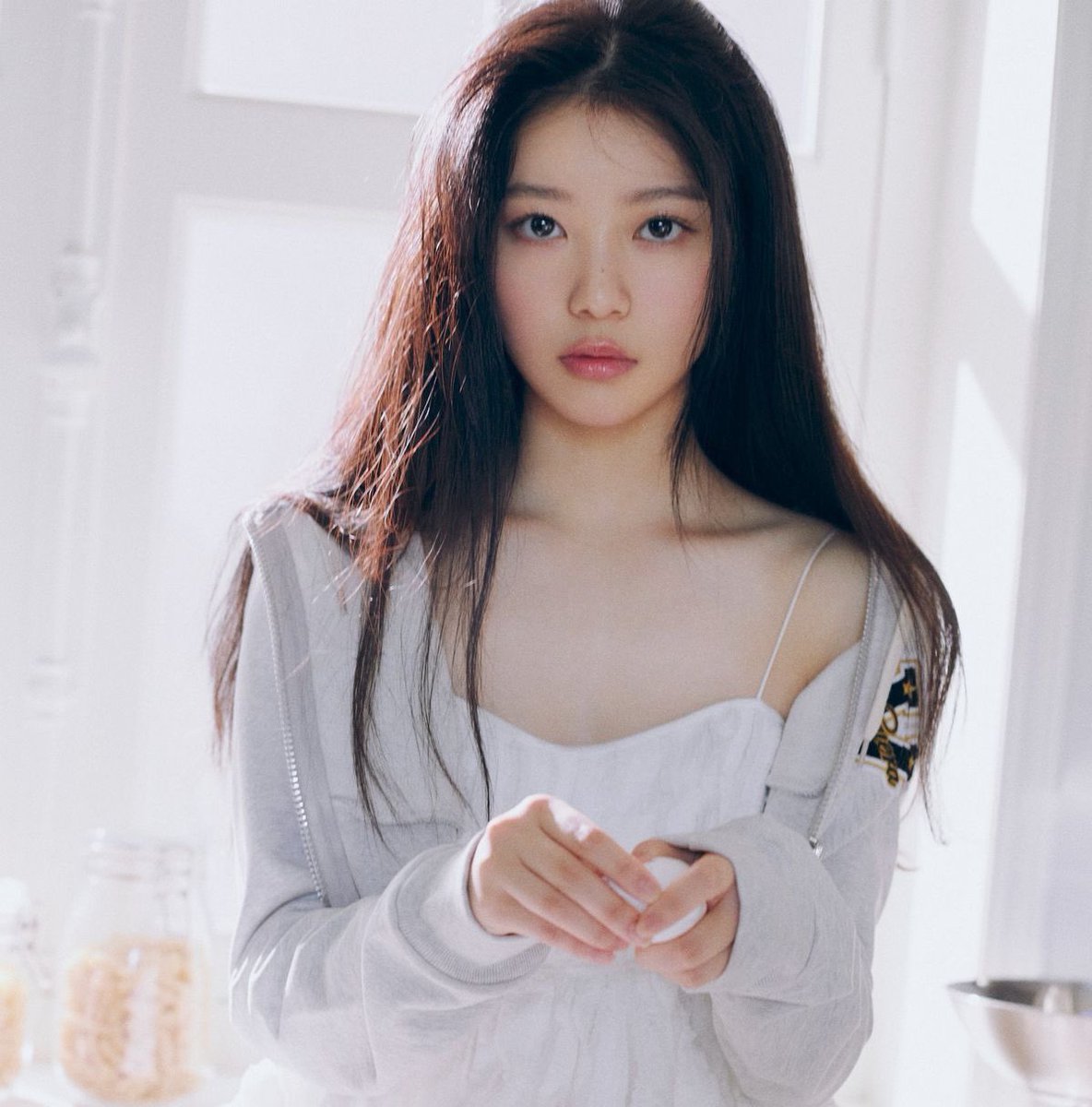acervomoka's tweet photo. 🚨 #MOKA anuncia seu debut SOLO 🌸
O álbum, entitulado de “Blossom”, terá um teaser dia 14 de outubro e será lançado oficialmente em 2026, com 2 versões físicas e single co-produzido por SLOW RABBIT. Se essa notícia fosse real, como você 🫵🏻 reagiria? https://t.co/zwN2CufjUl