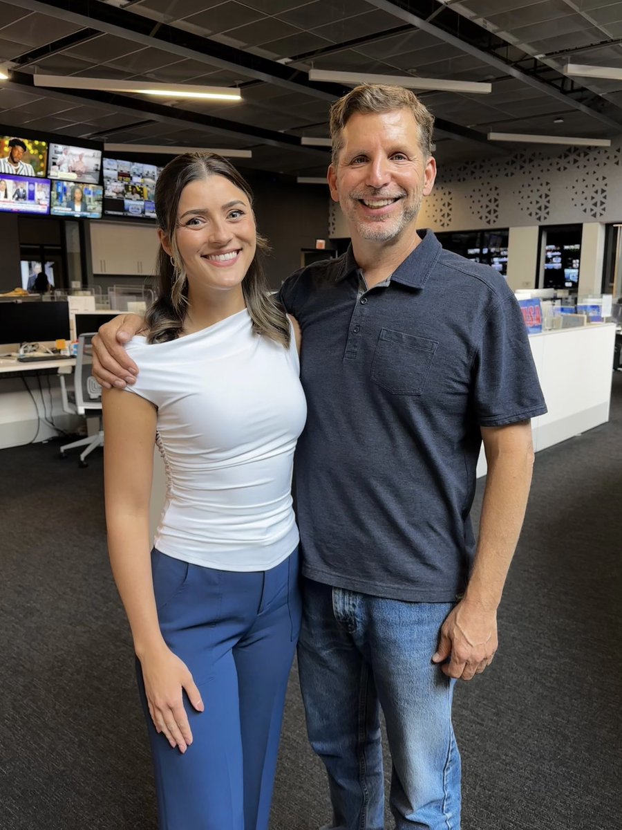KaseyChronisTV's tweet photo. After 36 years at FOX32, truly the BEST in the business has set aside his camera for the classroom. Congratulations on your retirement from the daily grind, Jeff! You will be the most amazing instructor. 🎥📚
#FOX32 #Chicago #News #Reporter #Photographer #Retirement https://t.co/SxIoKCrCdv