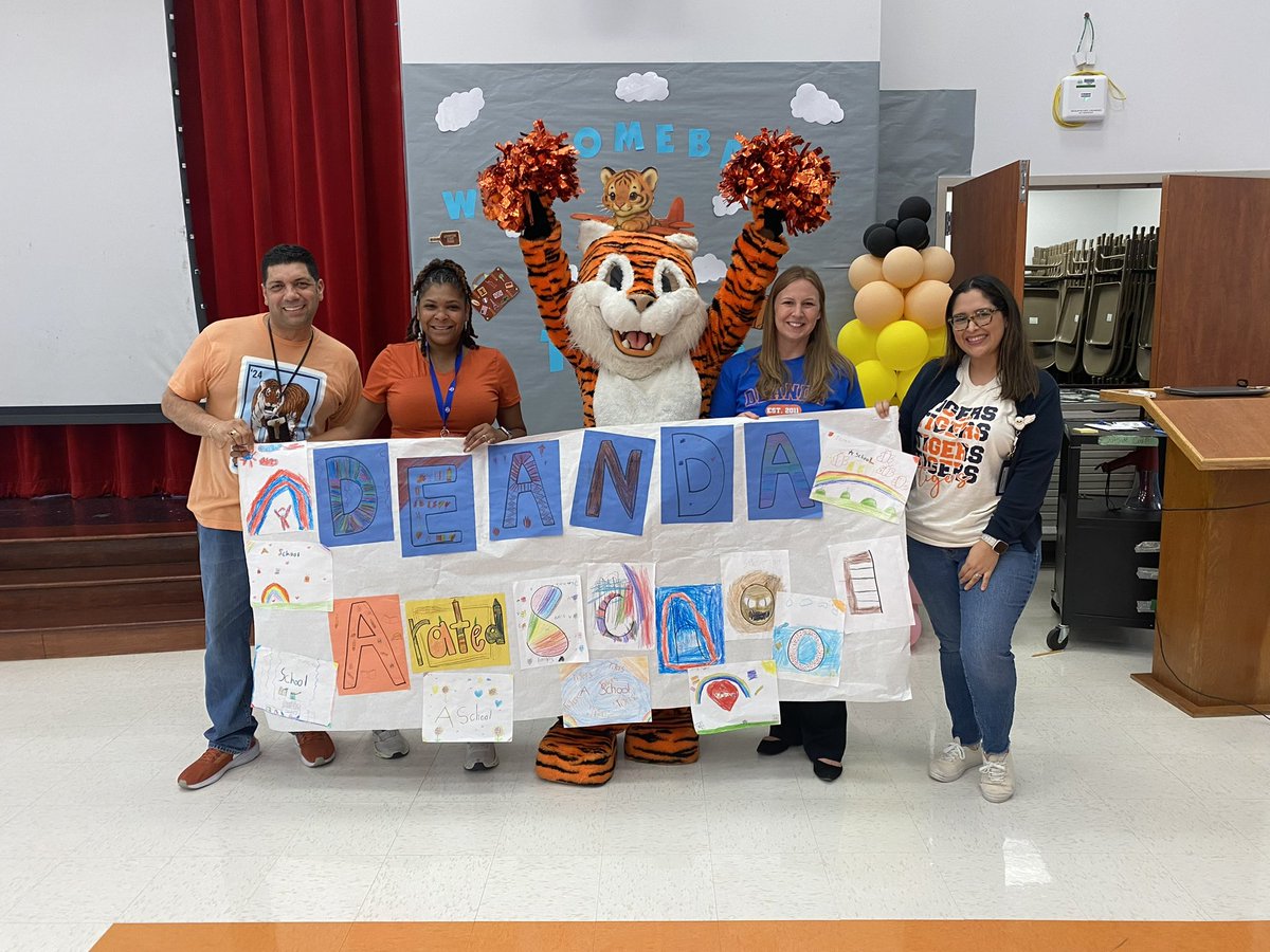MrsE_Ortiz's tweet photo. This A rating wouldn’t have been possible without our wonderful teachers, students, staff, and community. @Deanda_HISD is going for GREATNESS this year! https://t.co/zGuWH4E78z