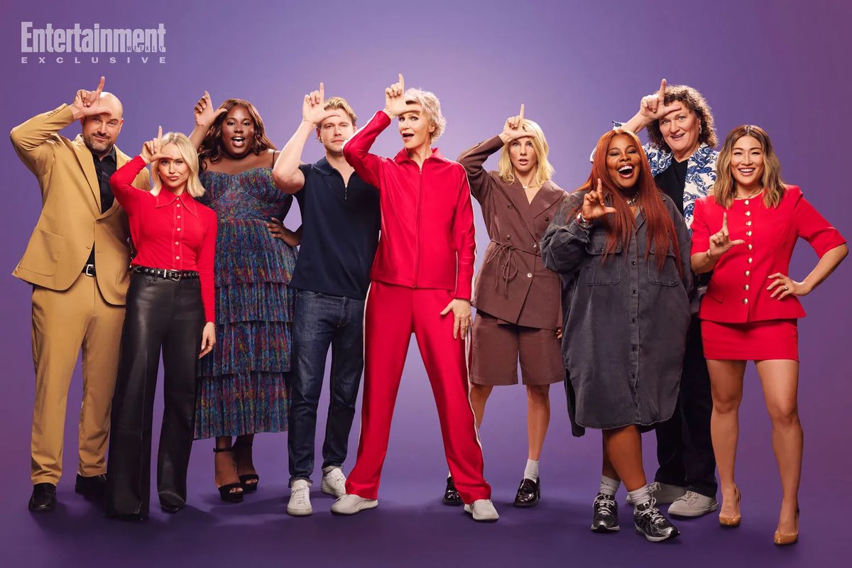 PreviouslySerie's tweet photo. #Glee

💥BOMBAZO💥

¡REENCUENTRO #GLEE!

Jane Lynch reúne a gran parte del reparto de la serie de 2009 en su programa #CelebrityWeakestLink.

@EW anuncia que Heather Morris, Amber Riley, Dot-Marie Jones, Jenna Ushkowitz, Chord Overstreet, Becca Tobin, Alex Newell y Max Adler competirán en el show de @FOXTV.