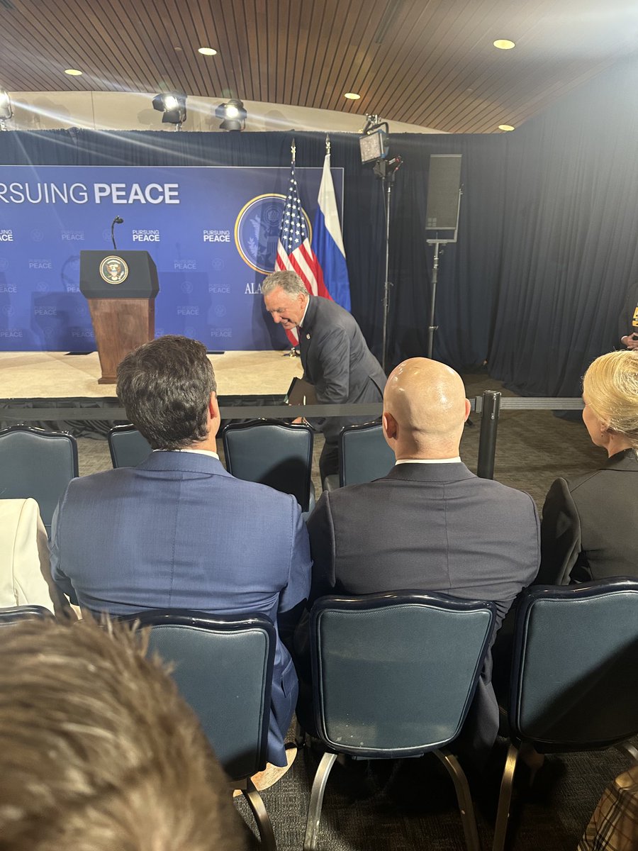 Steve Witkoff just took his seat for the press conference — a sign it may be starting soon