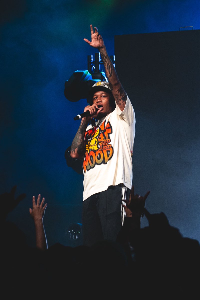 Get your Official Good Vibes Only Tour Merch available NOW at WizKhalifa.com and Store.TaylorGang.com 🚌🛒