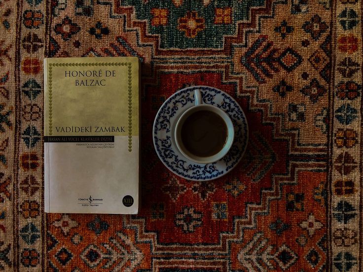 وحدتي سِرُ سعادتي 
عُزلتي أساسُ هدوئي.