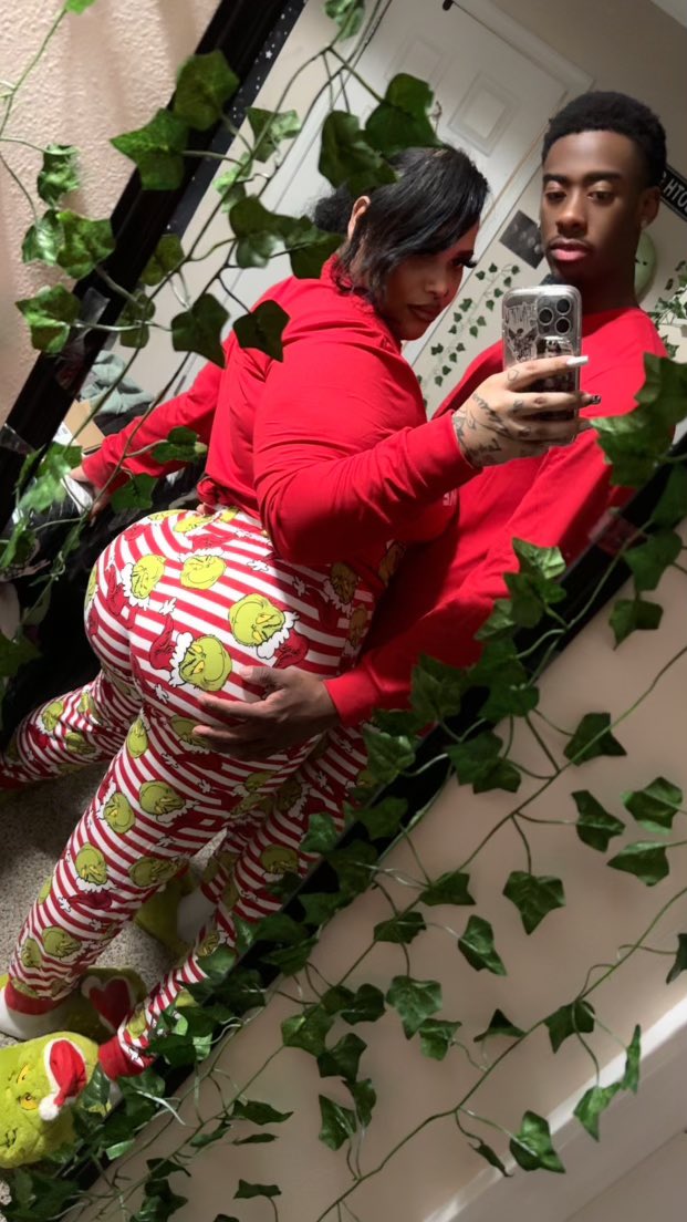 isntdatkay's tweet photo. You gon forever be mines!💚❤️ https://t.co/KOoVfwS6PK