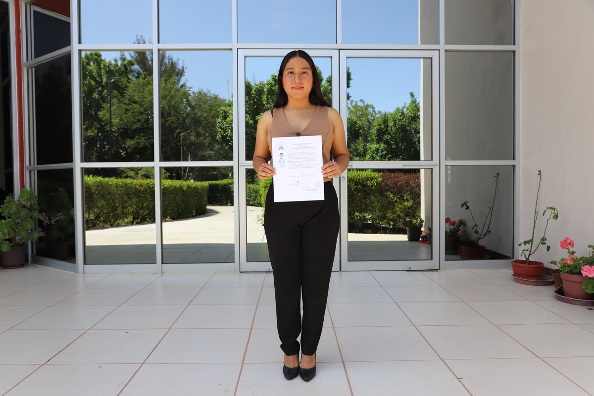 SUNEO_UNSIS's tweet image. Felicitamos a la Licenciada en Odontología Karla Montserrat Flores Ruiz, quien recibió el día de hoy su título profesional tras aprobar el Examen General para el Egreso de la Licenciatura (EGEL) del CENEVAL.

#OrgulloUNSIS #SoyLO #SUNEO