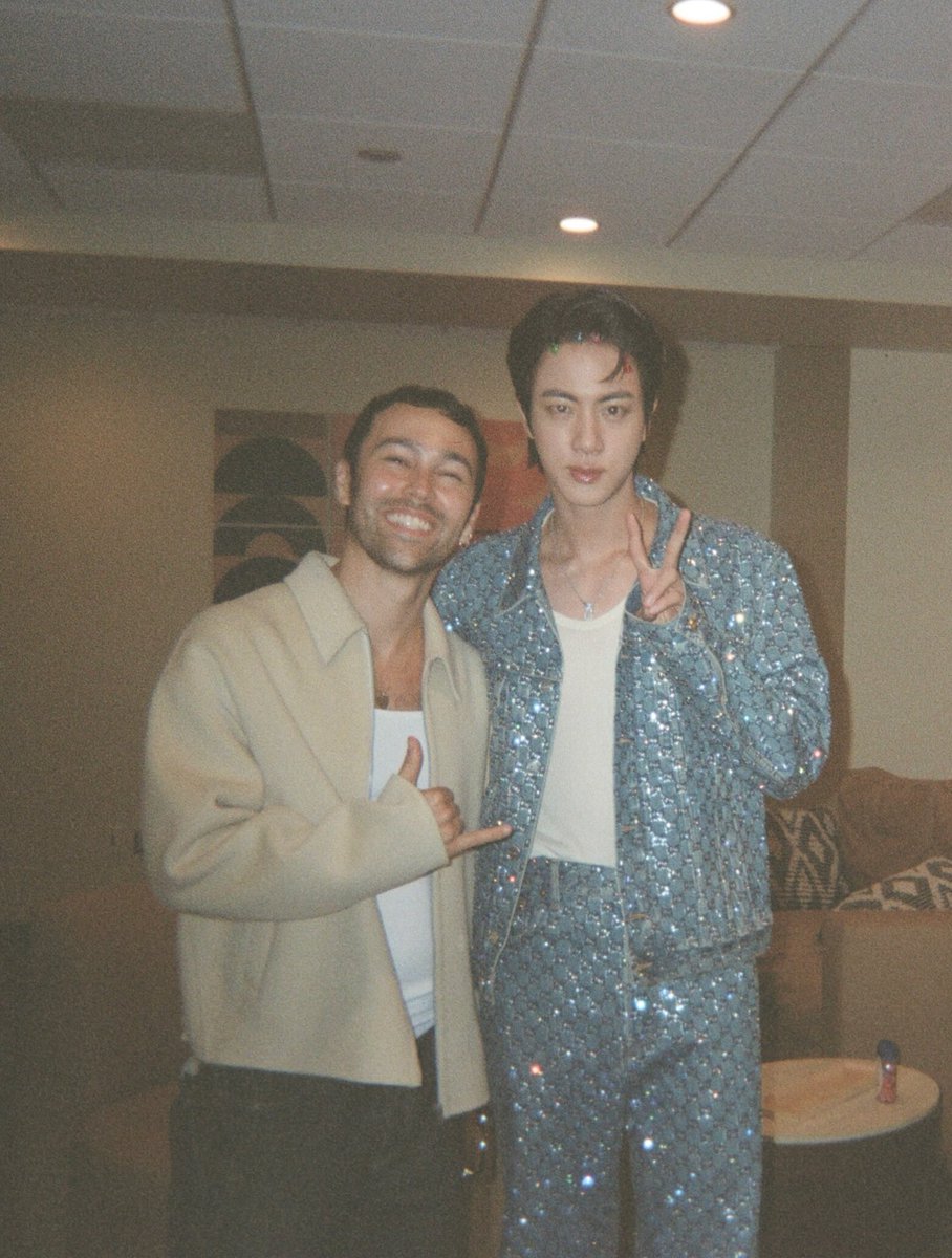 [📸 Instagram Post — Max] with #Jin (1/2)

(instagram.com/p/DNYzei4yzwV/…)