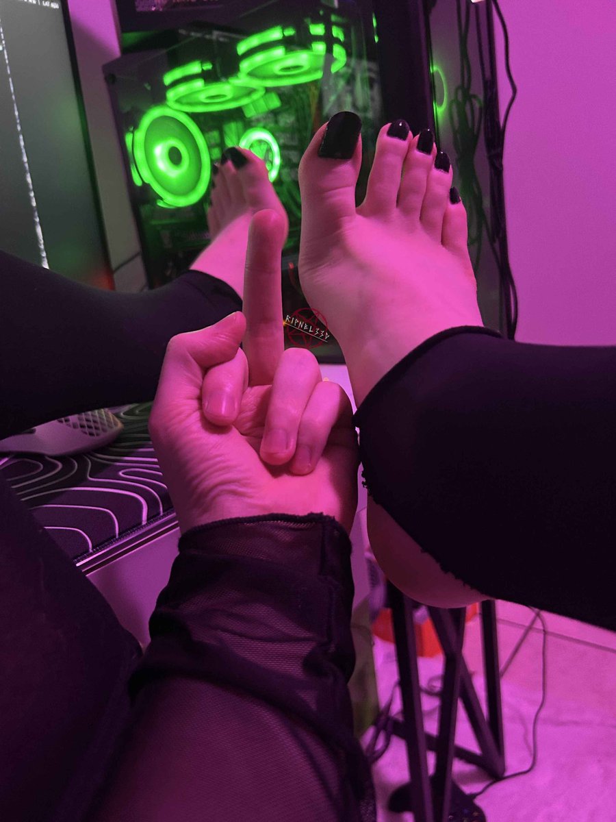 RipNBl33d's tweet photo. I’ll melt your mind with my feet n have you squirting out your brains thru your dick 🤣🤏🏻

All those brains leaking out of your cock, IQ PLUMMETING!!!  🚫🧠

Lets see how utterly RXTARDED you get from my perfect Ten Outta Tens 💅🏻💋