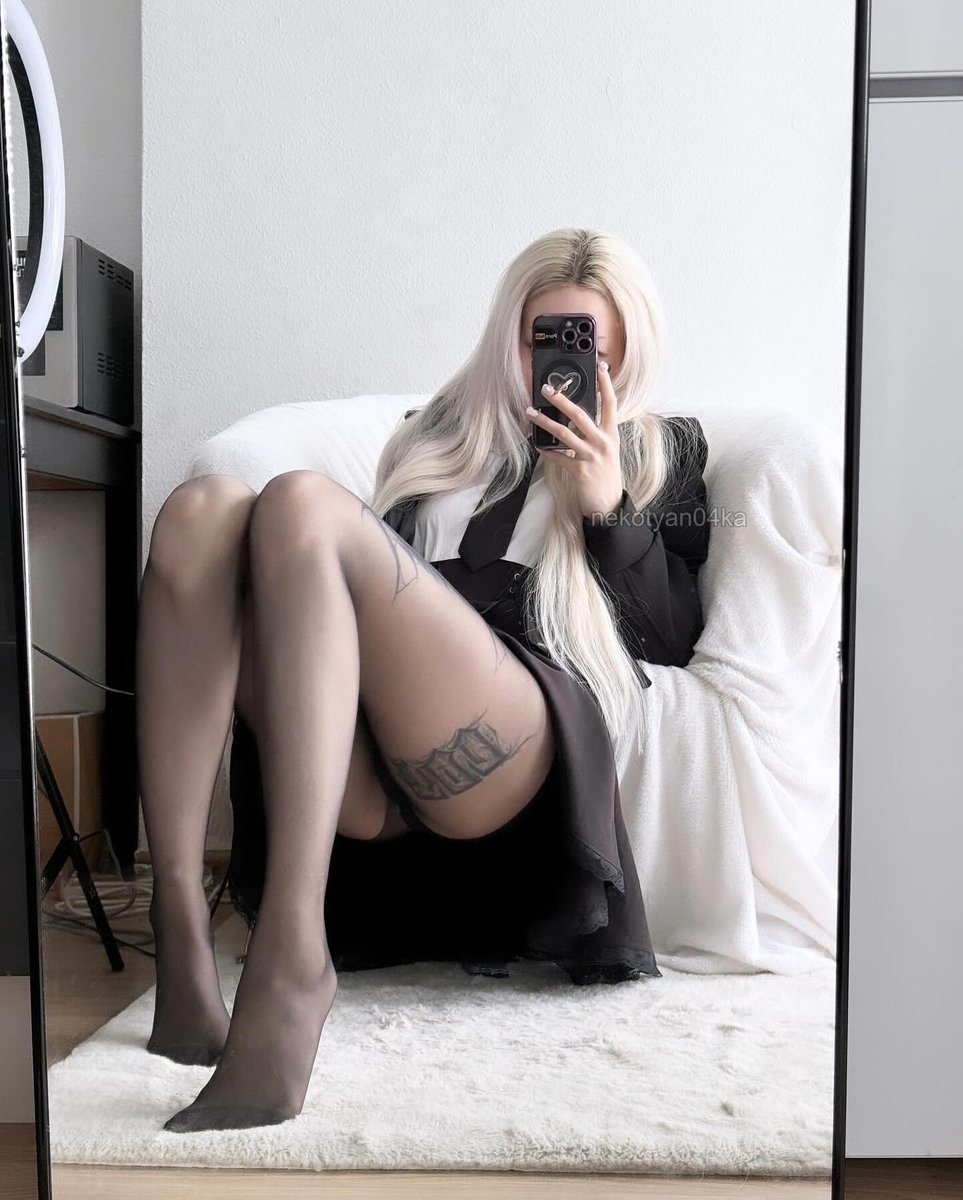 nyloncosplay's tweet photo. Simple black pantyhose are always best way to look good 🥇

#nylonbook #pantyhose #blackpantyhose #longlegs #pantyhosefeet https://t.co/ElSHEy7cBQ