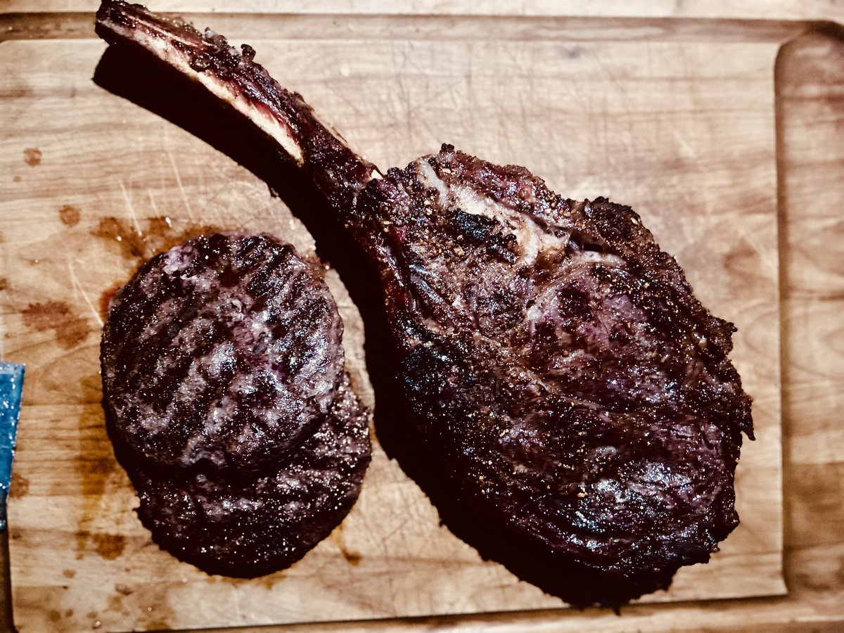 2rBeef's tweet photo. Fridays aren’t for small plans — or small steaks.
Go for the Tomahawk. 🪓🥩 

https://t.co/jhVsLbZHXs

#TGIF #GoBigOrGoHome #weekendways #grilltime #chilltime #steakbreak #tomahawk #sunsets #makememories #Wellborn2RBeef #livewell #eatwell #tastethe2Rdifference https://t.co/yyahYfMjlb