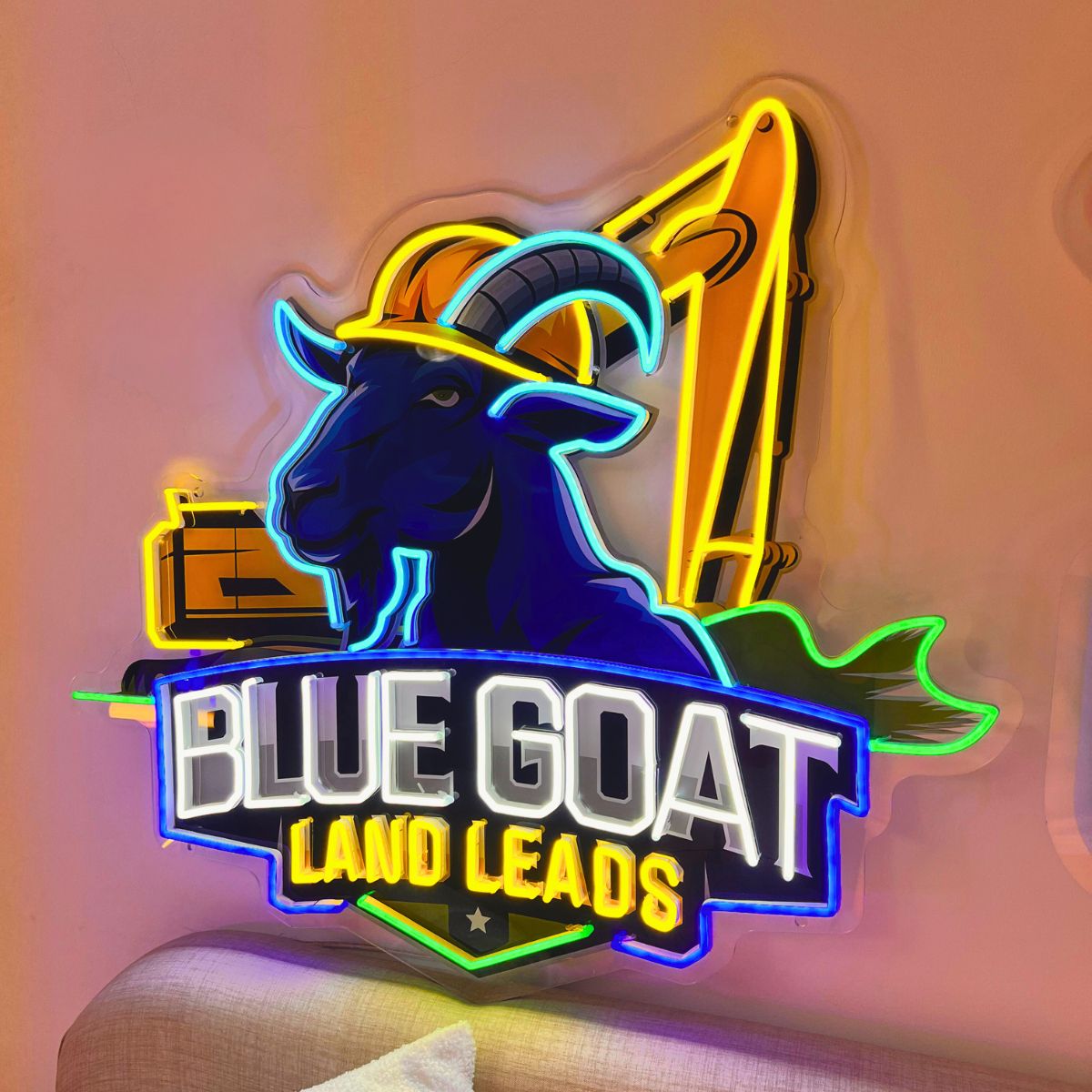 Orant_Neon's tweet image. 💡 A beautiful house is not necessarily because it is spacious - but because of "taste" 😉
📸 Less decoration - More impression
#OrantNeon #GlowYourWay #LightMoodUpgrade #RoomDecor ##AestheticDecor