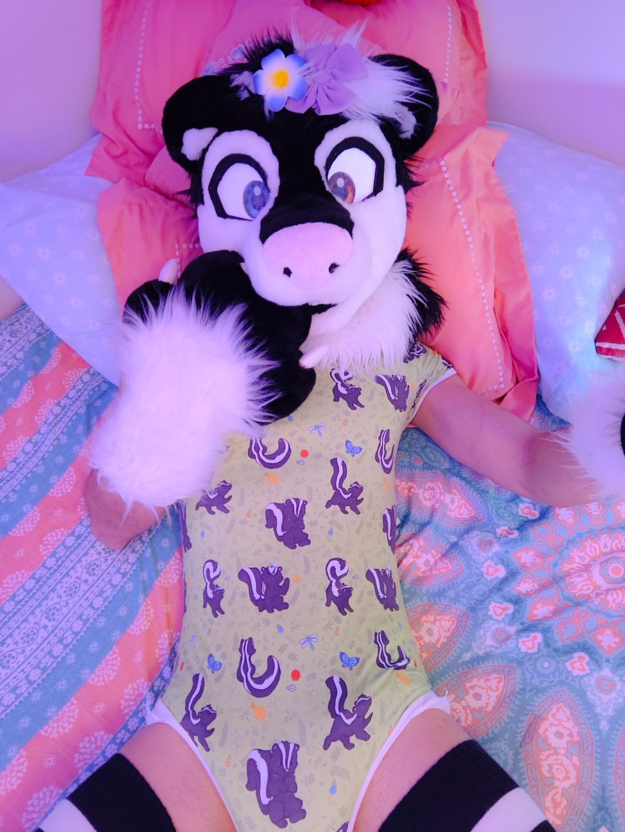 Snugs?

🌺 #FursuitFriday 🌺