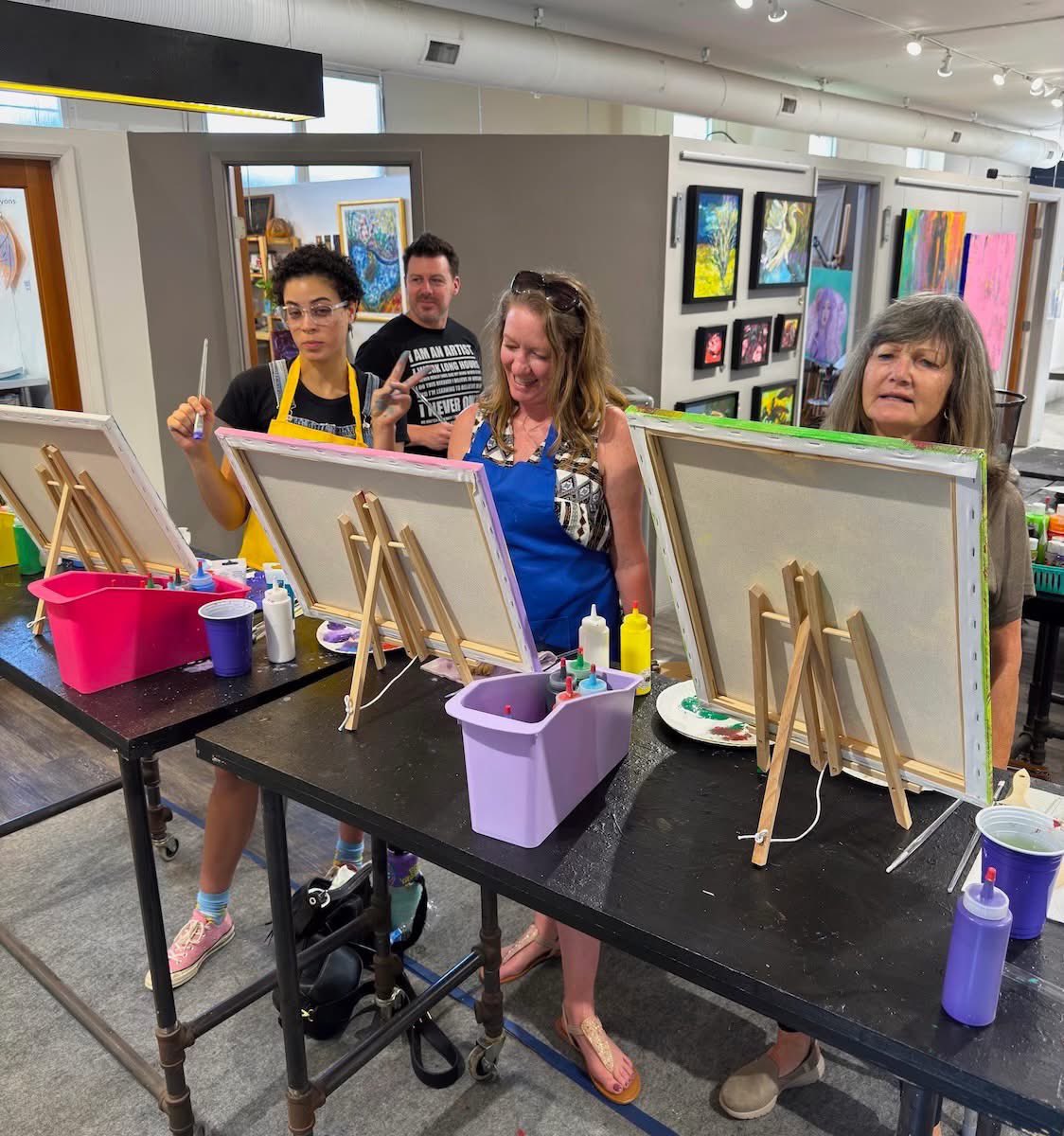 Expressive art workshops and paint &amp; sip classes 🎨 Join me 💙

Find it all on my site 🧑‍🎨

#artclasses #artlessons #datenight #activities #mindfulart #healingart #arttherapy #recovery #healingjourney