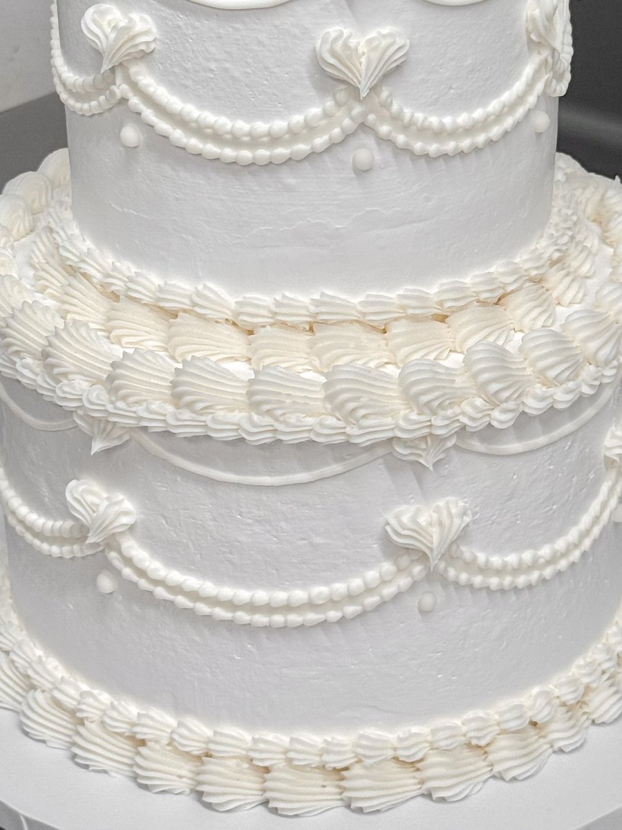 오늘 작업한 웨딩 케이크🤍
