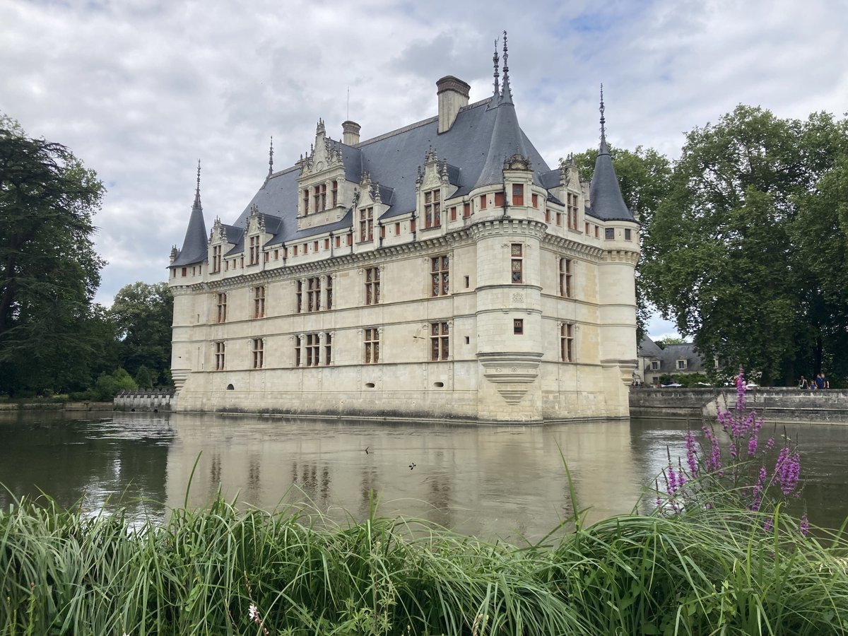 Azay-le-Rideau, ce petit château qui flotte sur l’Indre… Un vrai coup de cœur en Touraine !

A lire ici ➡️ buff.ly/v4b5fmQ