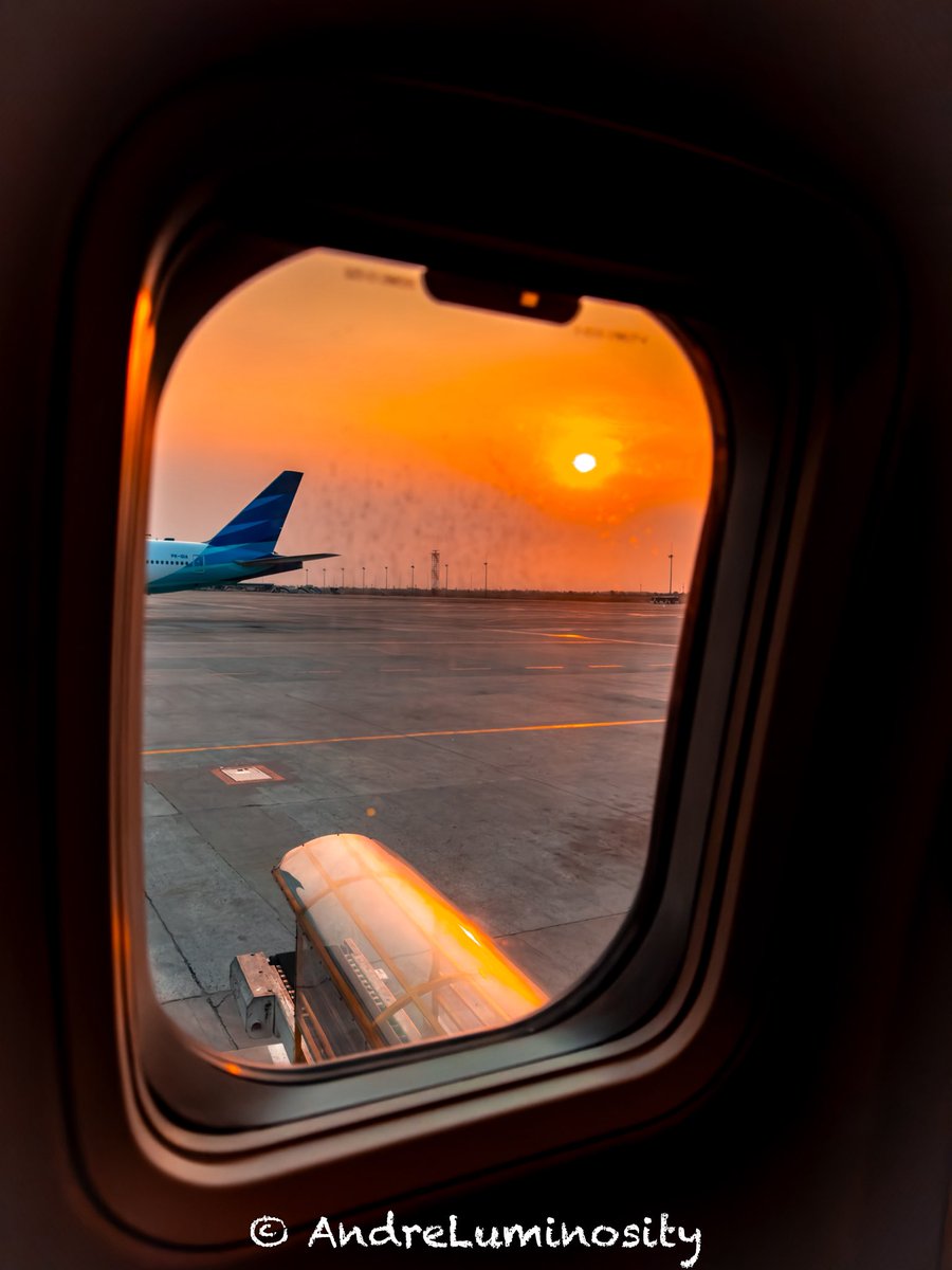 AndreLuminosity's tweet photo. Golden Hour with @IndonesiaGaruda https://t.co/AZeRCggf0Q