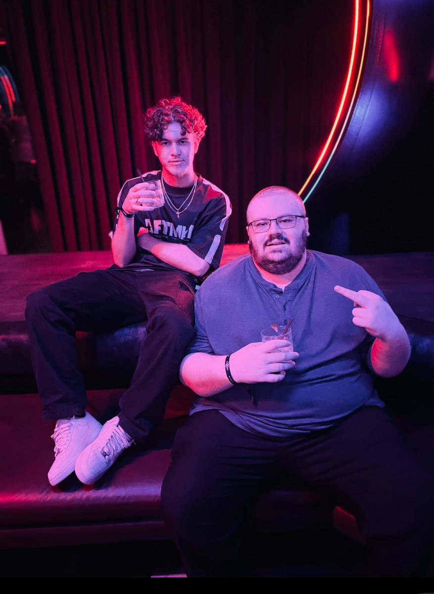 JayNFatsUpdates's tweet photo. The most Chaotic &amp; Entertaining duo in Competitive CoD just went LIVE playing challs.

https://t.co/WzX1L91eGn
https://t.co/C1TaolqGpy https://t.co/fy6qAXfgDN