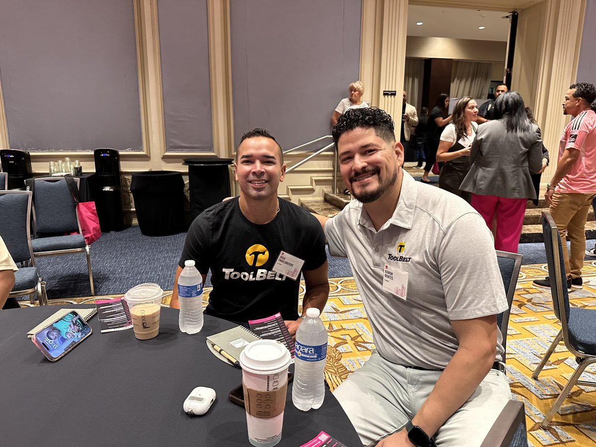 RoofContr's tweet photo. ๐ โจ What an incredible day at the Owens Corning Pantera Pros Summit in Dallas! Stay tuned for event coverage next week!
#PanteraPros #OwensCorning #RoofingContractors #Community #Empowerment #Dallas #RoofingLife #ContractorNetwork
#OCROOFINGLATINOS https://t.co/NOt2YfRbWN