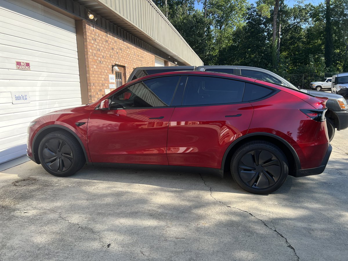 1,000 miles in and tinted

The new Model Y is SUBLIME, love this thing <a href="/Tesla/">Tesla</a>