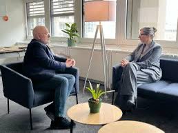 JuulenTrix's tweet photo. @lientje1967 De heldin van @gl_pvda en #D66 🤡 https://t.co/w61E9DY4f2