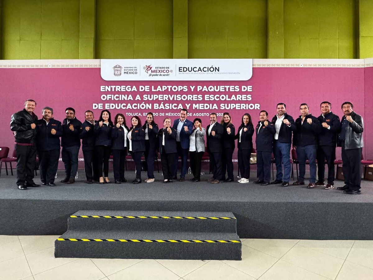 ABenoit82182's tweet photo. Hoy acompañé a nuestra Gobernadora @delfinagomeza en la entrega de laptops y paquetes de oficina para supervisores escolares. 💻✏️
Estos apoyos fortalecen el trabajo diario en nuestras escuelas y son un paso más para mejorar las condiciones del magisterio mexiquense.
#SNTE17 https://t.co/ePL38hGE0D