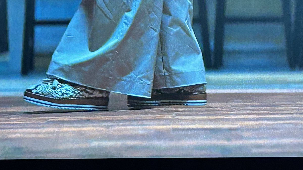 themobeats's tweet photo. Hey @KELLYROWLAND . What shoes are you wearing here in Mea Culpa? I want to buy them for my wife. TIA! https://t.co/TedvaqDqMh