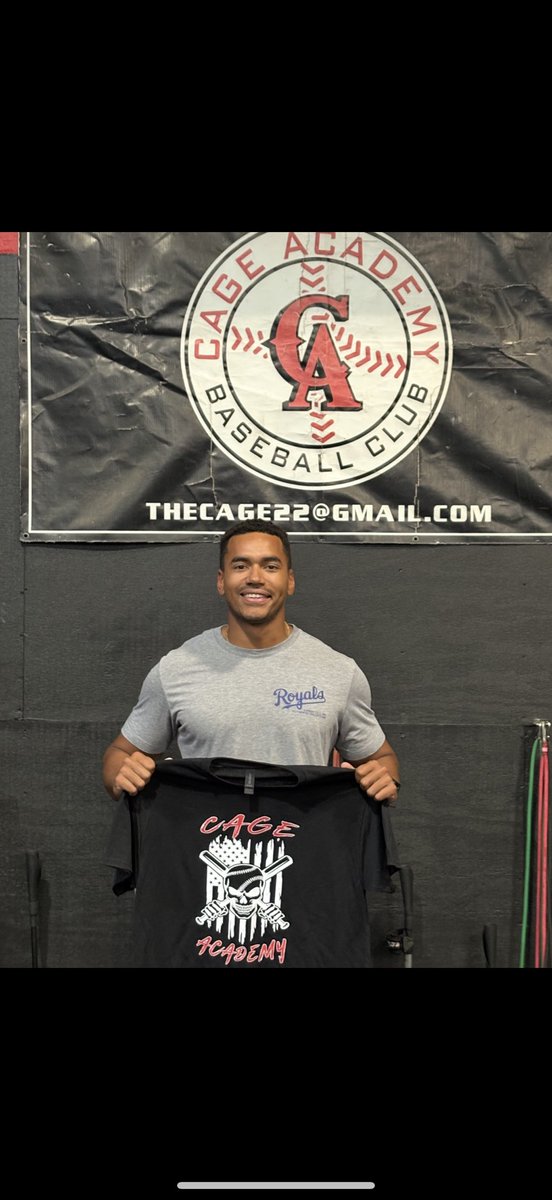 TrainAtTheCage's tweet image. Excited to have Joey Manana from the KC Royals strength and conditioning staff conducting our off season winter training at The Cage !! #train #develop #win