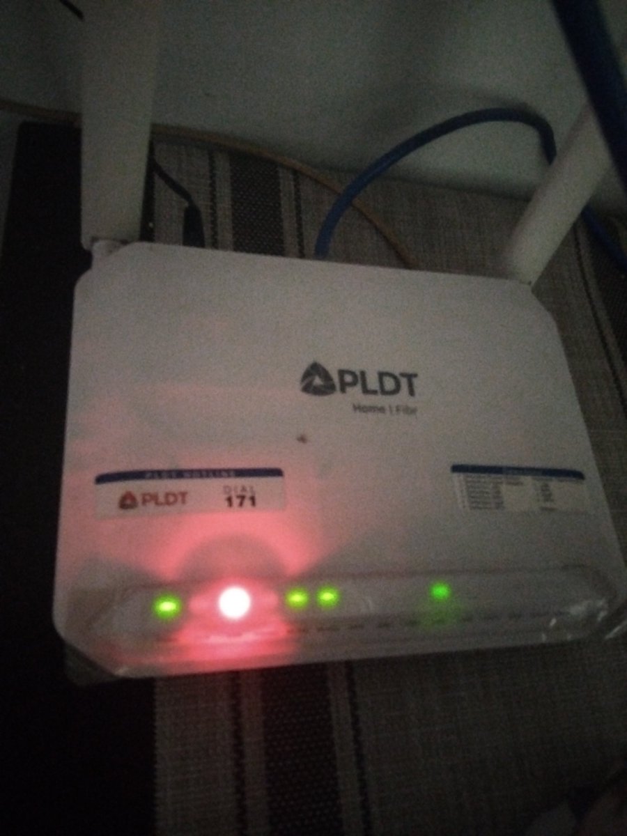 quelremorin's tweet photo. @pldt  your text yesterday says  Internet connection  will be restored in a few hours, what now ? https://t.co/Yh4JwOZSvy