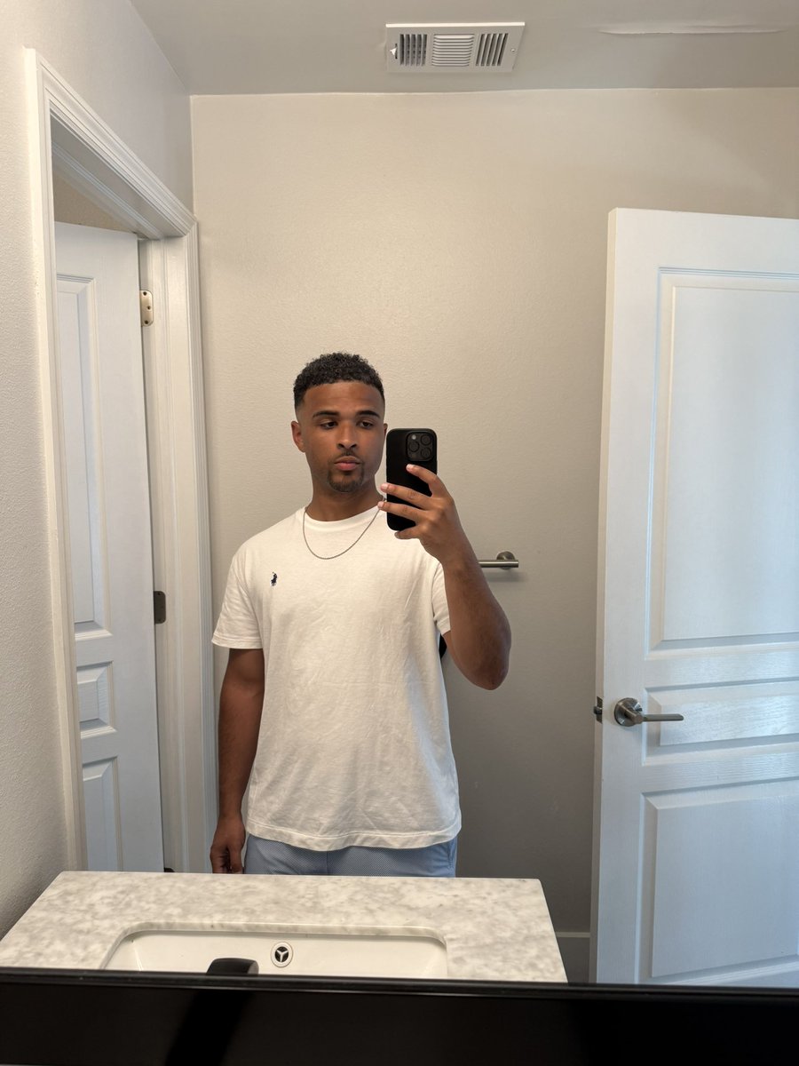kingbaez01's tweet photo. 🤞 https://t.co/LjpDfuONlI