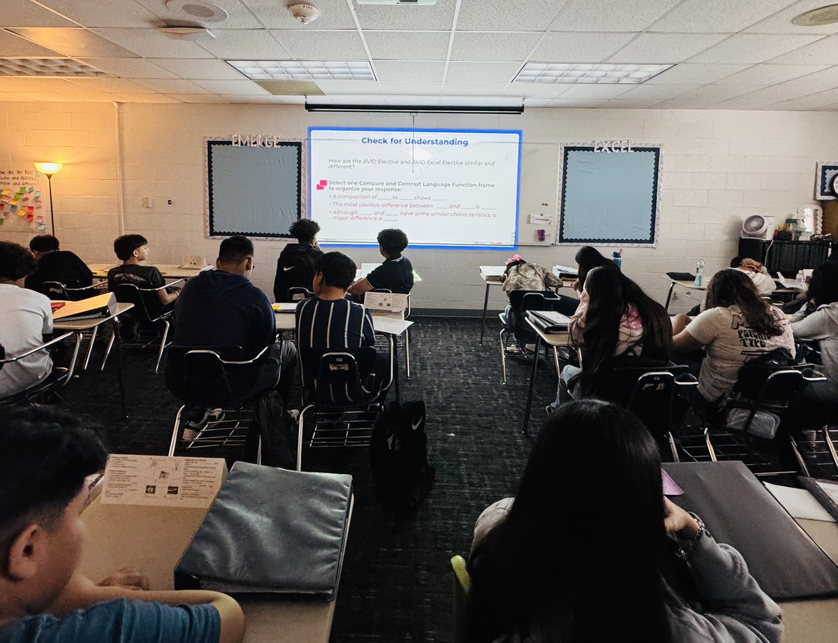 AliceJohnsonJrH's tweet photo. Great teaching in the first week builds relationships, sets routines, and inspires a year of learning. 💙🐝 #OneHiveOneHeart #HornetNation https://t.co/yydQCl7O8o