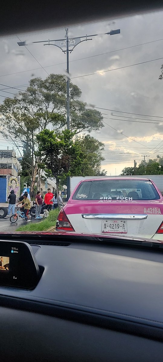 Jagertmann's tweet photo. @SSC_CDMX  Sujetos están bloqueando el transito en Calle 10 y Escuadron 201, Alvaro Obregón https://t.co/y3oTm8UOOC