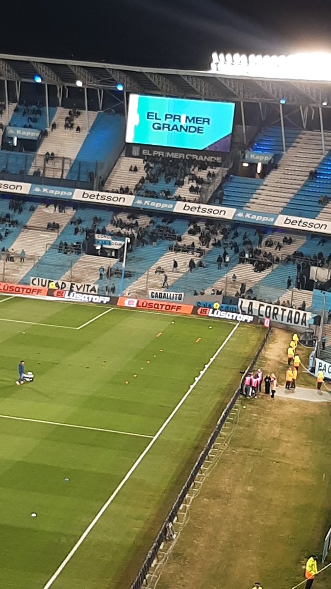 Maty_k22's tweet photo. Vamos RACING💙🤍💙 https://t.co/Itispw6GBq