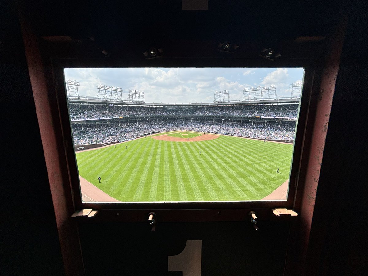 Went to see some friends at the friendly confines on the north side. Wrigley is absolutely on point!  👨‍🍳
