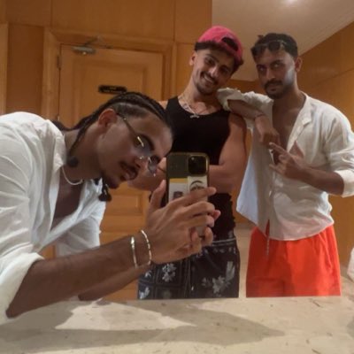 إلياس tweet media