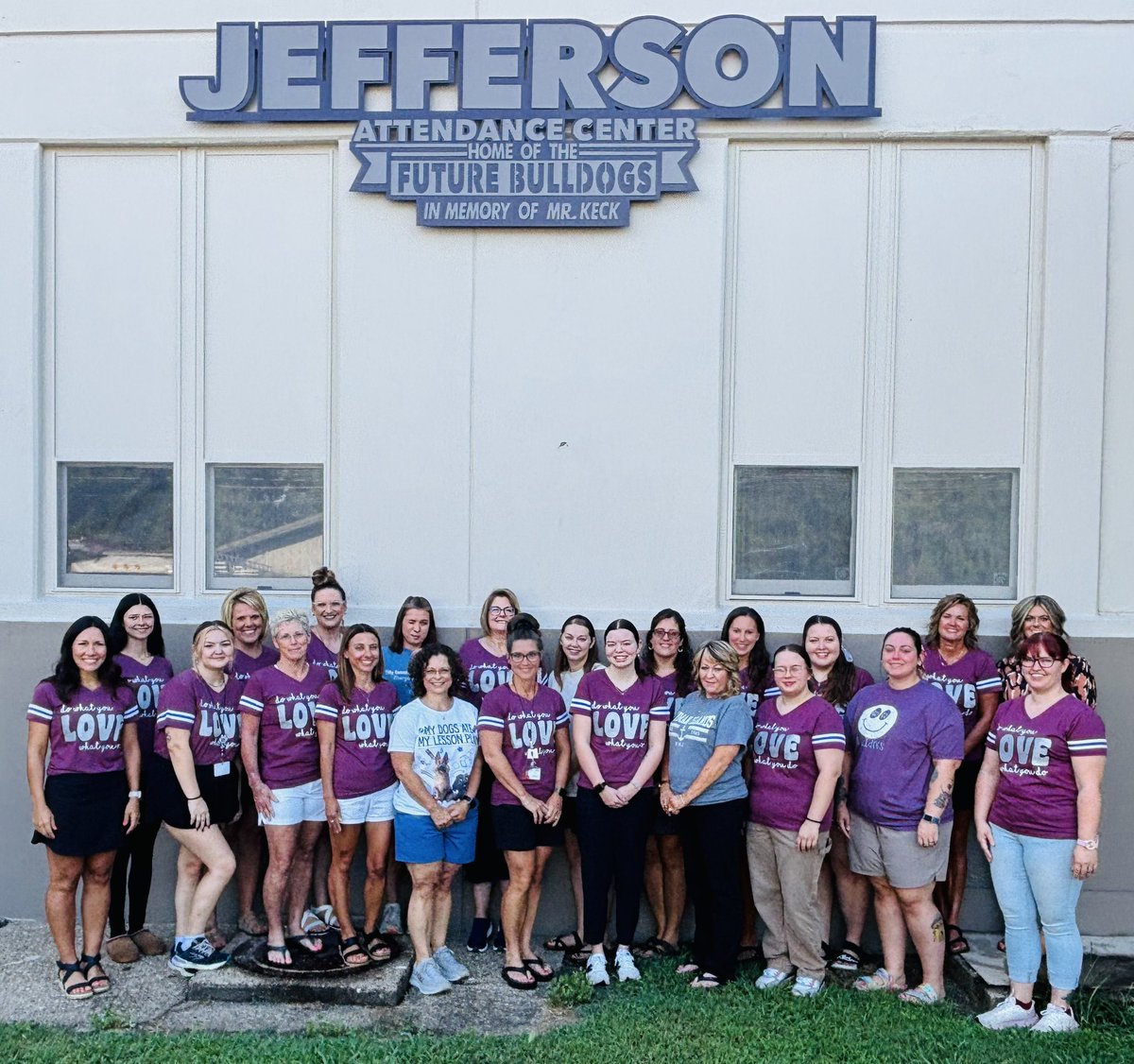 MrsLaceyMoore4's tweet photo. Blessed to work with this amazing team (minus a handful of others) this year @Jefferson_Carmi 
Do what you Love &amp; Love what you do! https://t.co/9gg14wZWWZ